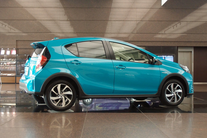 アクア クロスオーバー