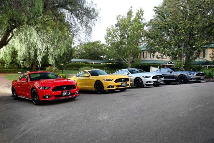 ハンターバレーのホテル「ゲストハウス」に並べられた「フォード・マスタング」。