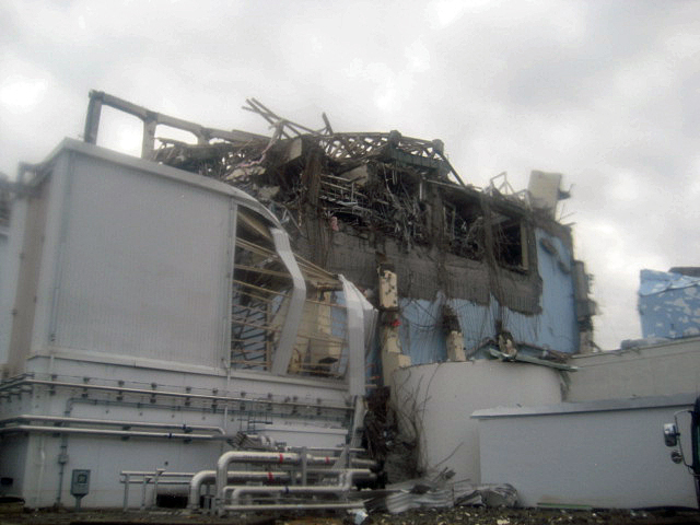 被災した福島第一原子力発電所。