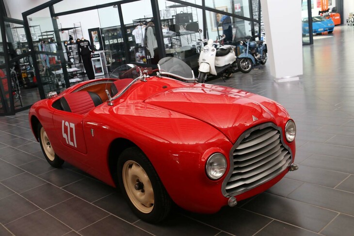 フェルッチョが1948年につくったレーシングカー。ベースは「フィアット500トポリーノ」である。