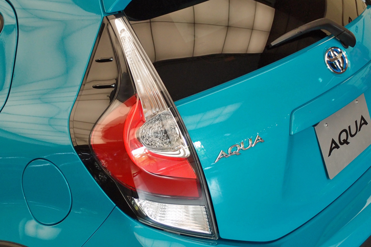 アクア クロスオーバー（リアコンビランプ）