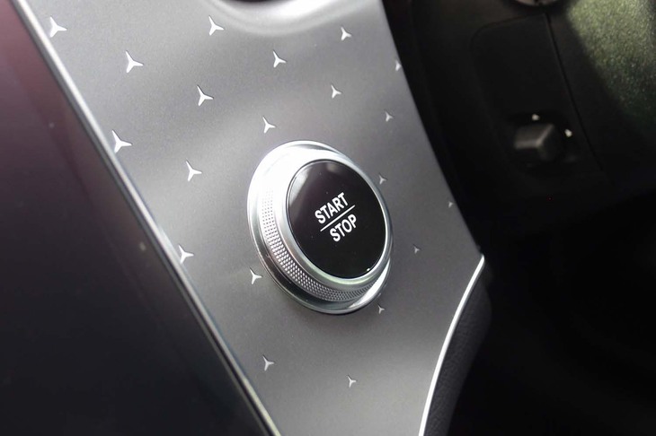 メルセデス・ベンツEQE350＋（始動スイッチ）