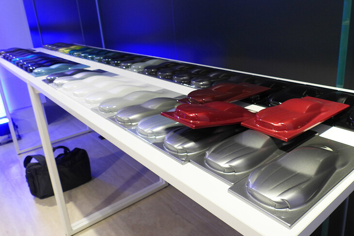 「アストンマーティン・ヴァンキッシュ ヴォランテ」のカラーサンプル。