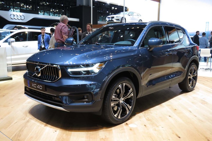 ボルボXC40 T5 AWDインスクリプション