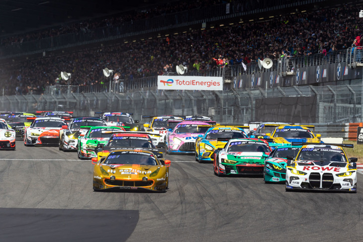 2022年5月26日～29日にかけて行われたニュルブルクリンク24時間レース。記念すべき50回目の開催となった今回は、実に138台もがエントリーした。