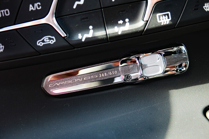 「カーボン65エディション」は、「シボレー・コルベット」の誕生65周年を記念して、グローバルで650台のみ販売された限定車。日本では「グランスポーツ」が5台、「Z06」が3台の計8台が販売された。