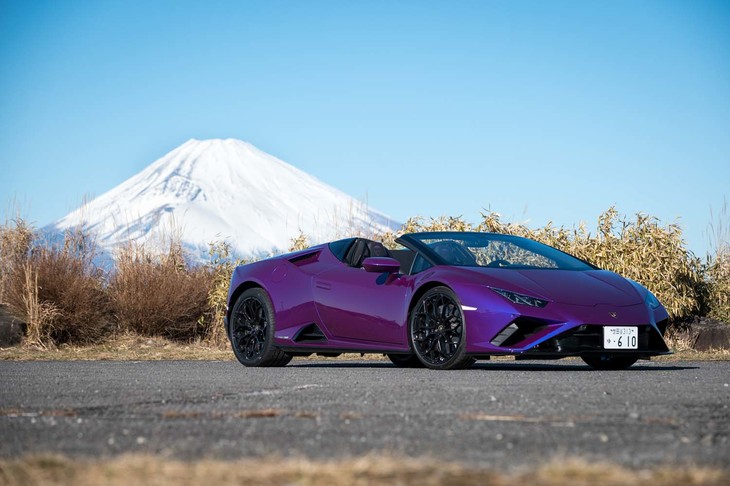 シリーズのフィナーレとうたわれる「STO」が登場し、爛熟（らんじゅく）期を迎えている「ランボルギーニ・ウラカンEVO」。試乗した「RWDスパイダー」の車両本体価格は2919万3599円。