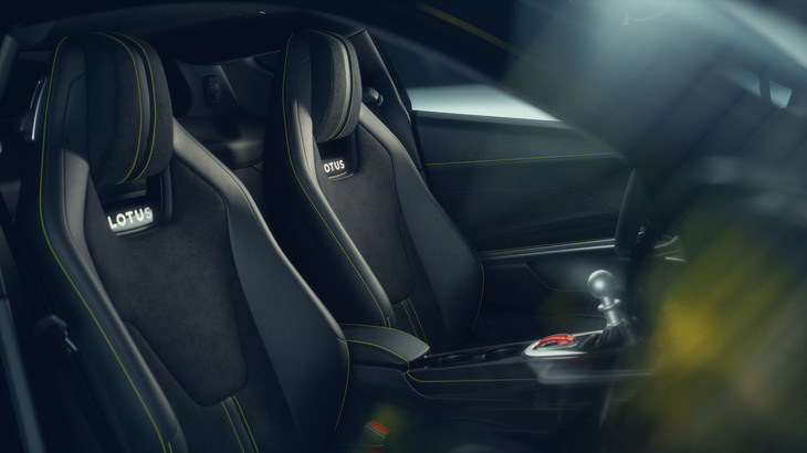 「エミーラ ターボSEレーシングライン」のインテリア。