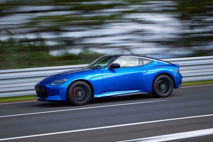 エンジンの刷新による燃費改善効果は明らかで、多段化されたAT仕様はもちろん、MT仕様も従来型の8.5km/リッターから9.5km/リッターへと12％ほど改善している（WLTCモード）。