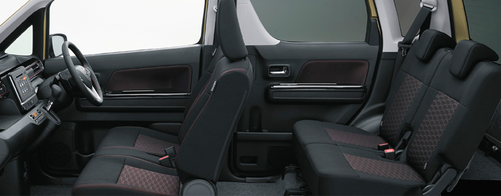 スズキ・ワゴンRスティングレー ハイブリッドT（シート）