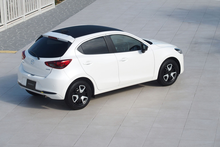 マツダ2 15 BD（リアビュー）