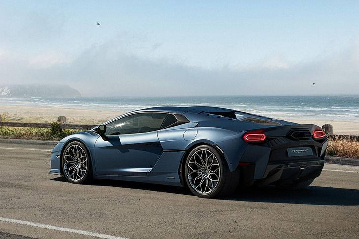 「テメラリオ」のボディーサイズは全長×全幅×全高＝4706×1996×1201mm。車重は乾燥重量で1690kgと公表される。