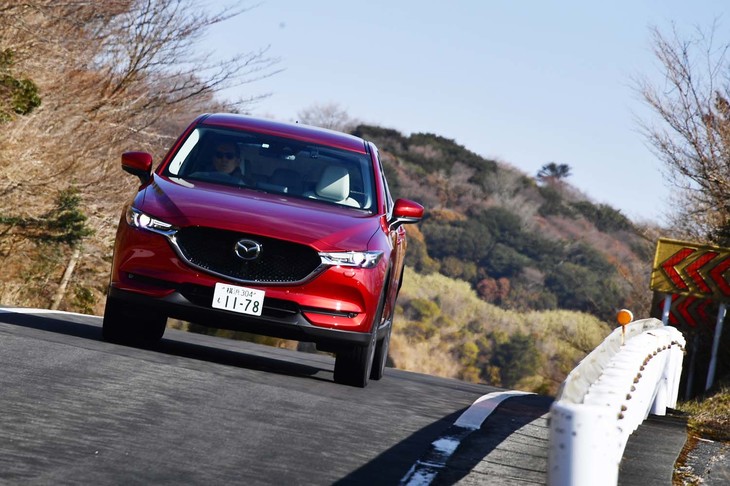 ボディーカラーは、試乗車の「ソウルレッドクリスタルメタリック」（写真）を含む全8色がラインナップされる。