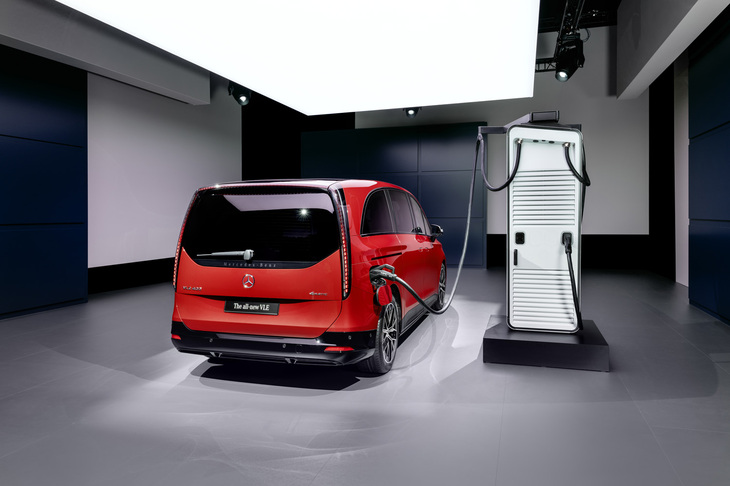 容量115kWhのニッケル・マンガン・コバルト（NMC）バッテリーを搭載。WLTPモードでの一充電走行距離は700km以上と公表される。800Vの充電システムを採用しており、最大320kWの急速充電に対応可能。その場合は15分間の充電で、最大320km分の航続距離に相当する電力をチャージできるという。