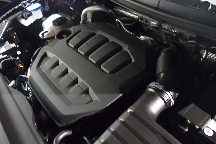 「ティグアンR」に搭載される最高出力320PS、最大トルク420N・mを発生する2リッター直4ターボエンジン。0-100km/h加速4.9秒というパフォーマンスが自慢だ。