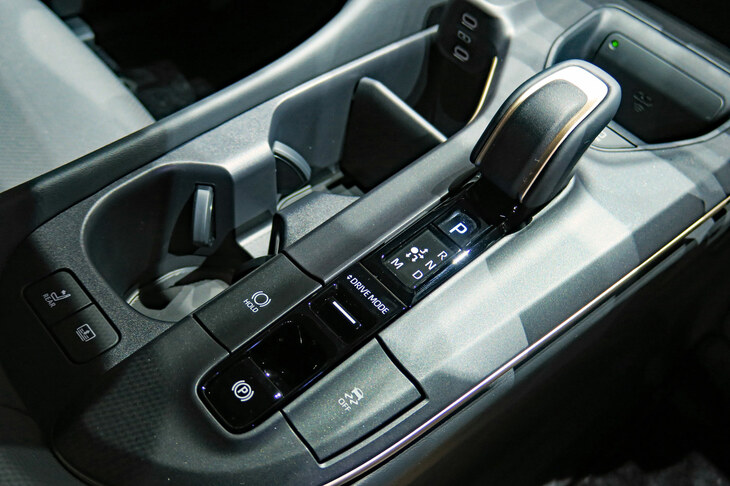 トヨタ・クラウン クロスオーバー（センターコンソール）