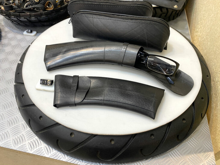 メガネケースは18ユーロ（約2900円）。