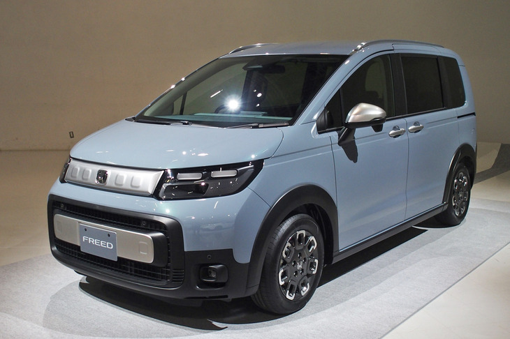 SUVテイストの装飾を施した「フリード クロスター」。従来型にも設定のあったモデルだが、新型では、よりベースモデルとの差異化が図られている。