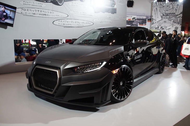 サーキットで走りに磨きをかけた「シビック タイプR」をベースとした無限のカスタマイズカー「MUGEN RC20GT Package Pre Production MODEL」。