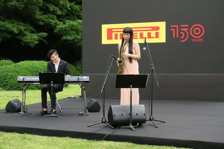 ジャズサックス奏者である矢野沙織氏の演奏も、パーティーに花を添えた。