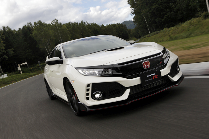 北海道にあるホンダの鷹栖プルービンググラウンドを駆ける新型「シビック タイプR」。4代目FK2型との違いも明らかにします。（photo：北畠主税）