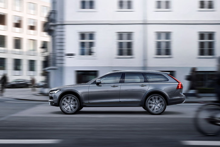 ボルボV90クロスカントリー