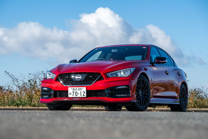 「スカイライン NISMO」（写真）の価格は788万0400円。「フェアレディZ  NISMO」よりも130万円以上安い設定だが、「スカイライン400R」に対しては約200万円高い。そもそも手に入れるチャンスがないが……。