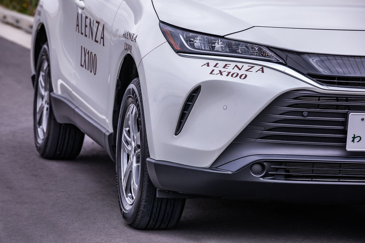 「トヨタ・ハリアー」を用いて225/65R17サイズの「アレンザLX100」と、同サイズの「デューラーH/L850」との比較試走を行った。