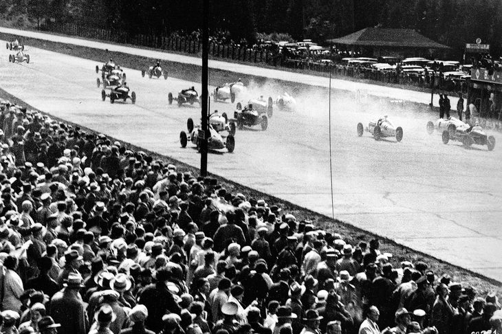 1934年の国際アイフェルレンネンの様子。