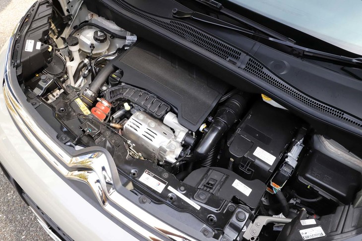 
	1750rpmの低回転域から205N・mの最大トルクを発生する、1.2リッター直3ターボエンジン。燃費はWLTCモードで14.7km/リッターと公表される。
	