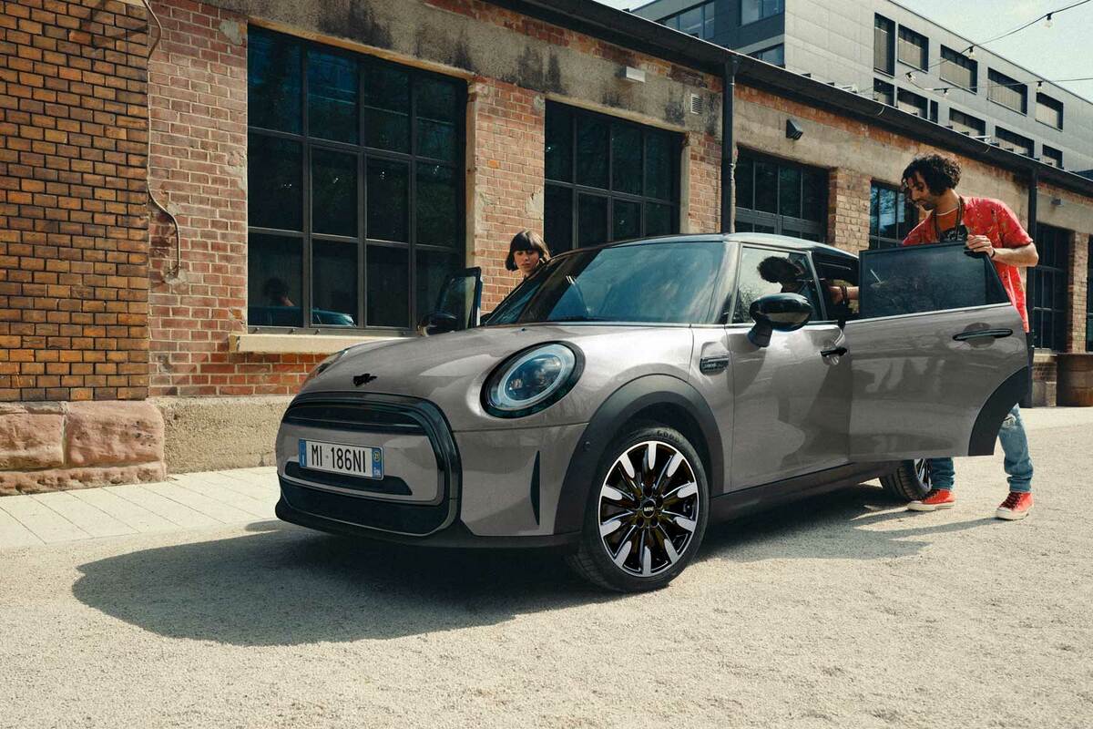 MINI 3ドア／5ドア」に日本限定の特別仕様車「カムデンエディション