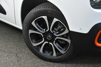 17インチのタイヤ＆ホイールは「XTRパック」専用装備。試乗車はミシュランのプレミアムコンフォートタイヤ「プライマシー4」を履いていた。