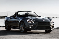 黒が目を引く特別な「アバルト124スパイダー」登場の画像