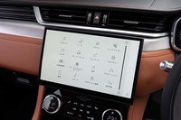 最新のインフォテインメントシステム「PiVi pro」を標準装備。従来モデルよりもオンラインサービスが大幅に強化されている。