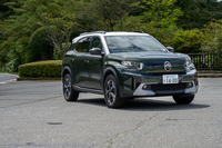 国内では2026年7月下旬に発売された2代目「シトロエンC3エアクロス」。先代は「C3エアクロスSUV」を名乗っていた。今回の試乗車は上位グレードの「マックス」。