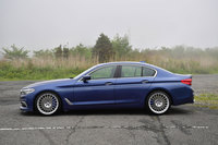 「D5 Sビターボ リムジン アルラッド」のボディーサイズは4960×1870×1485mm。ベースとなる「BMW 5シリーズ」より全長で15mm、全高で5mm大きい。