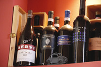 ワインをストックする棚にも、「500」をかたどったオブジェが。