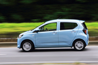 新開発の空力フィンや、タイヤディフレクター、ルーフスポイラー、Cピラーガーニッシュなど、各種空力デバイスの採用により、従来モデルより約3％空気抵抗を低減。0.30を切る低いCd値を実現した。