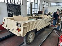 「完成したら必ず呼ぶよ」とフェデリコさんは筆者に語った。この工房は当連載第912回「“先生”は『フィアット500』だった　街角メカニック兄弟の物語」のナターレ＆ピーノ兄弟の紹介でたどり着いた店だった。