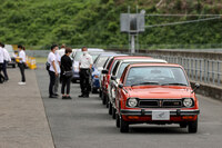 ホンダが開催した「歴代CIVIC一気乗り取材会」において、試乗コースに並べられた歴代の「ホンダ・シビック」。