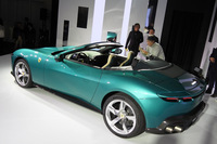 フェラーリが新型のオープンモデル「アマルフィ スパイダー」を日本初公開の画像