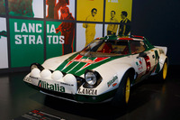 アリタリアカラーをまとった1976年「ランチア・ストラトス」のラリー仕様。2022年、トリノ自動車博物館の企画展で撮影。