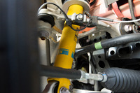 「RS」グレードに装着されるビルシュタイン製ダンパー。