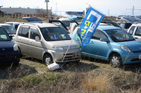 中古車雑誌ののぼりを見て、ようやくここが“店”だとわかる程度。