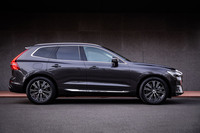 今回の試乗車は、一部改良で追加設定されたオプションのボディーカラー「プラチナグレーメタリック」（9万2000円）をまとっていた。これを含め「B5」グレードの外装色は、全6色から選択できる。