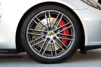 ポルシェ、日本仕様の新型「パナメーラ」を初公開の画像