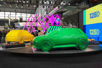 2024年2月末に公開予定のEV「5プロトタイプ」の樹脂モデル。名称こそ継承しているものの、初代および2代目“シューペル5”と比較すると、かなり大柄である。