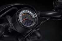 マルチファンクションLCDディスプレイ付きのスピードメーター。