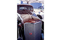 【写真上下】1937年キャディラックV16シリーズ90