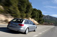 【スペック】
	A6アバント 3.2quattro：全長×全幅×全高＝4933×1855×1463mm／ホイールベース＝2843mm／車重＝1740kg／駆動方式＝4WD／3.2リッターV6DOHC24バルブ（259ps/6500rpm、33.6kgm／3250rpm）
	 